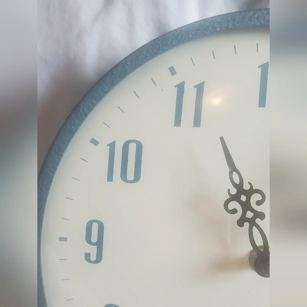 Hammered Metal Industrial Wall Clock Vtg MCM Retro Bubble Glass Face USA Made